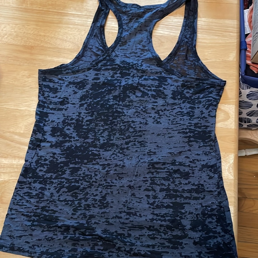 Women’s tank, size large, never worn - Picture 3 of 3